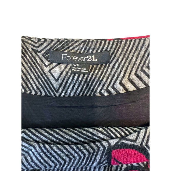 COPY  EUC Geometric Rose Knit Dress | Forever 21 Abstract Fuschia Floral Pattern - Picture 4 of 5